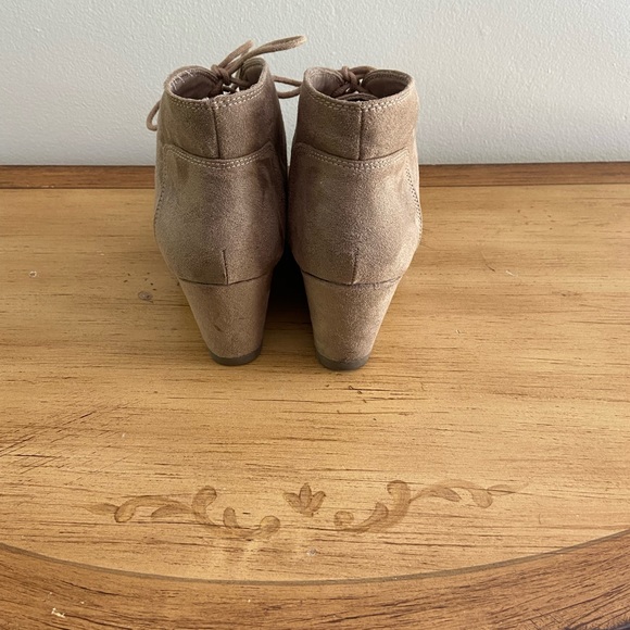 Woman’s Tan Suede Heeled Boots - Picture 3 of 6